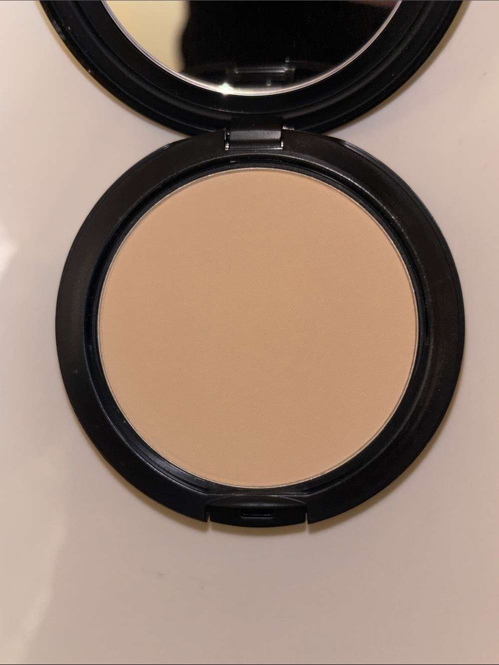 MAC Studio Fix Powder Foundation NC5 - Picture 3 of 10